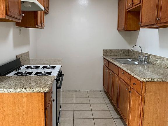 3rd image of 815 Victor Ave APT 26