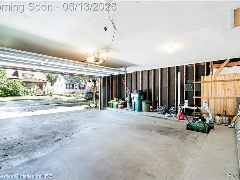 215 Woodsboro Dr — Photo 10