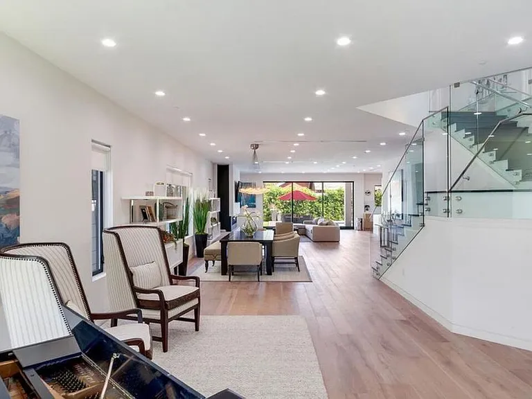 736 N Curson Ave — Photo 8