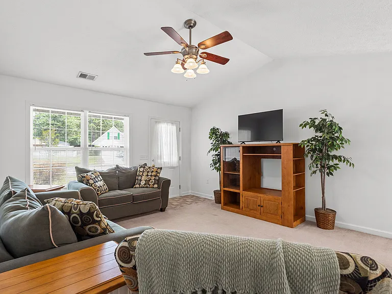 4697 Cockatoo Dr — Photo 6