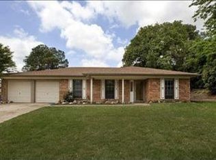 616 Julia Dr, Hurst, TX 76054