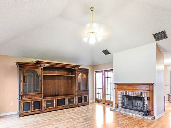 3rd image of 100 Ashland Dr