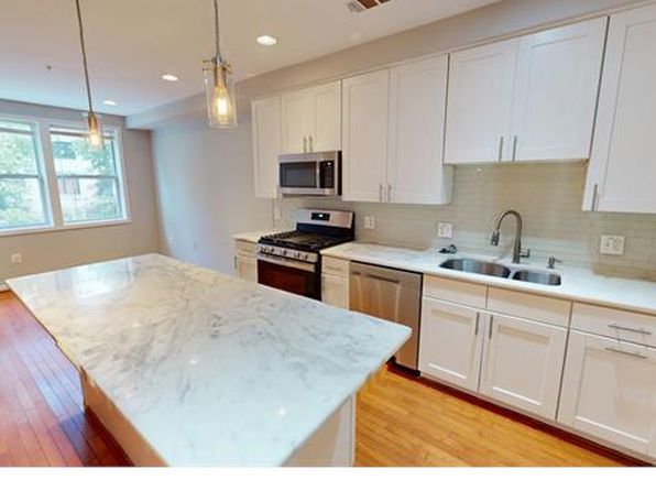 1617 E St NE #1
