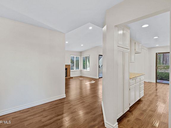 3rd image of 32 Herringbone Ct