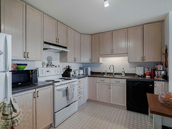 3rd image of 1000 Sienna Park Grn SW #1315