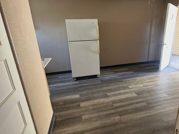 221 S Main Ave #9