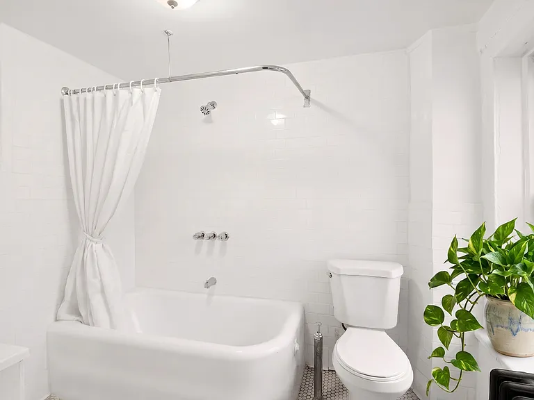 464 W 25th St #3 — Photo 8