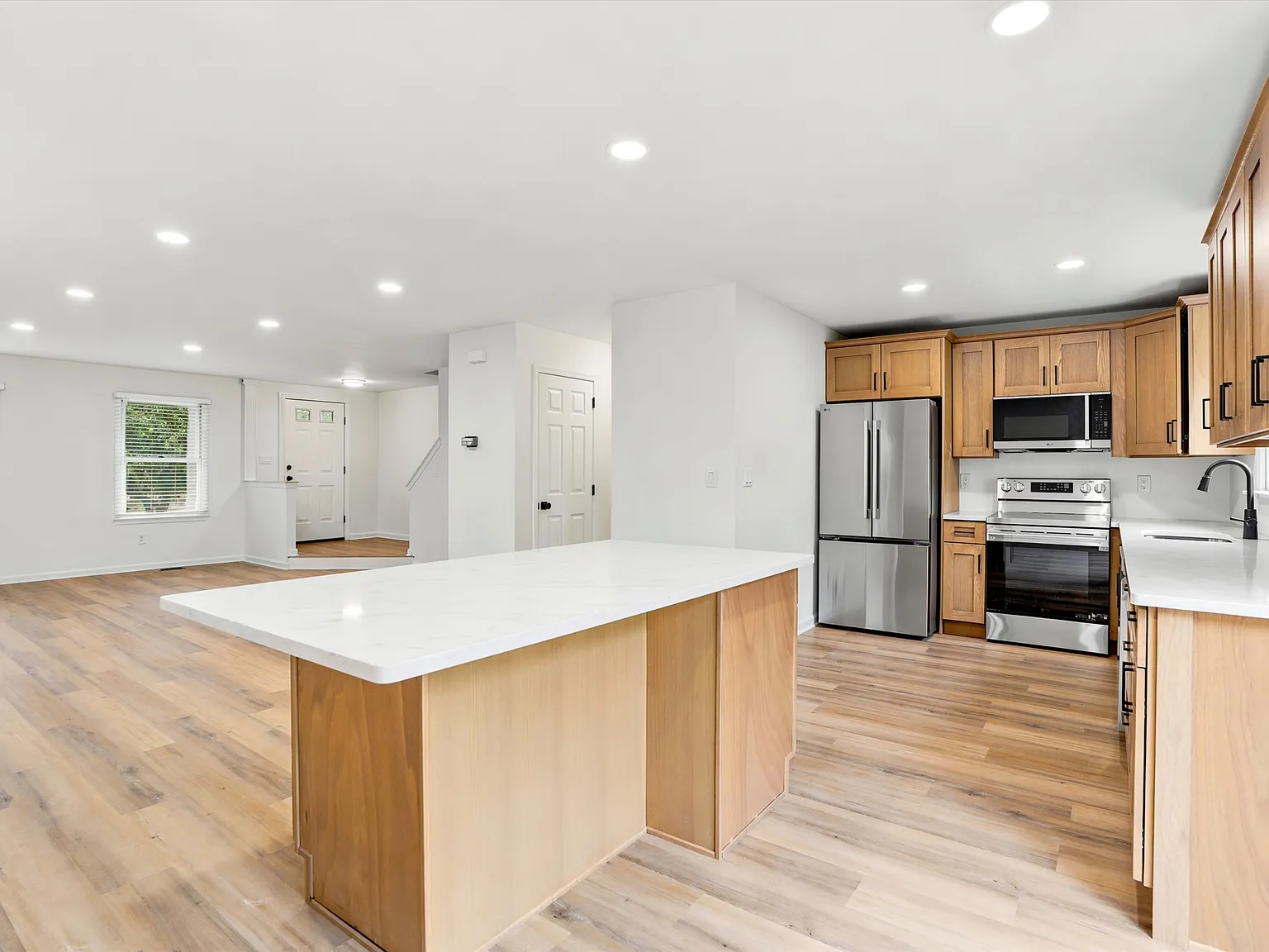 2 bed, 2.5 bath, 1408 sqft, $2,985 — Photo 3