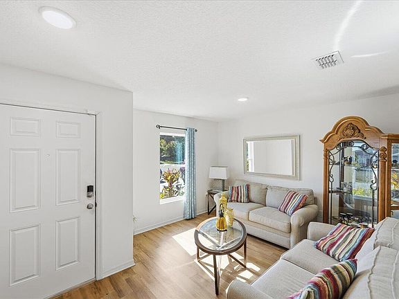 3rd image of 1225 SW Babcock Avenue SW