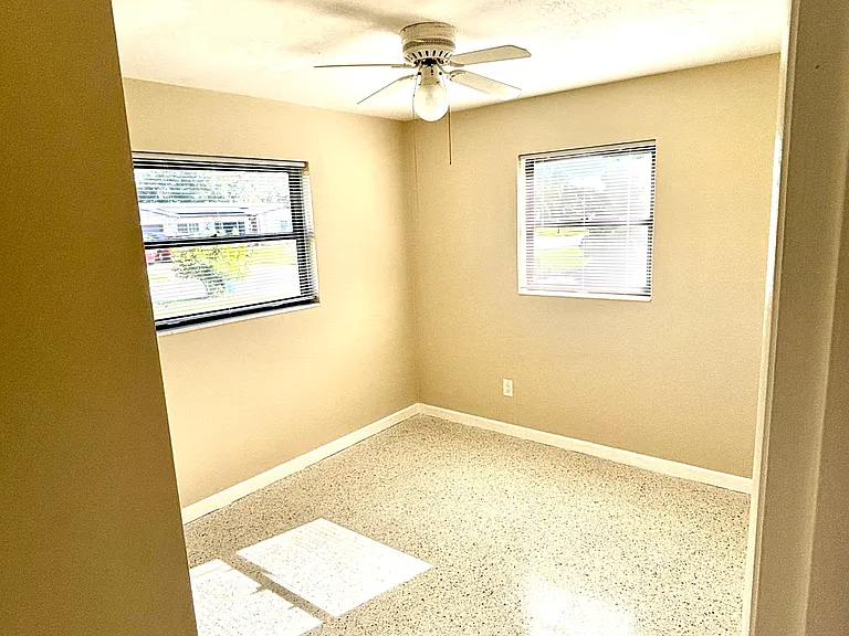 991 Barclay Dr — Photo 12
