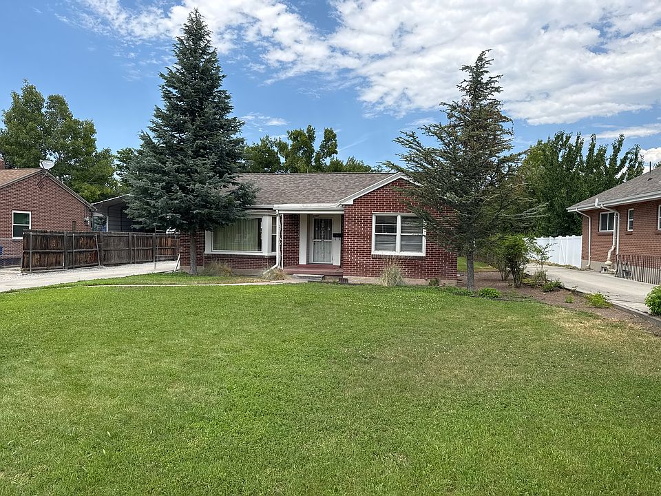 Front yard with sprinkler system