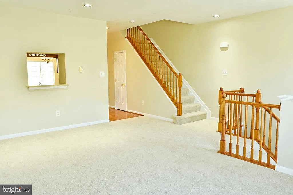 4 bed, 3.5 bath, 2280 sqft, $2,800 — Photo 2