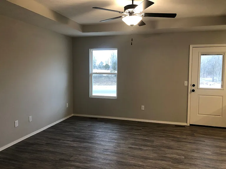 1421 Drayton Ct — Photo 3