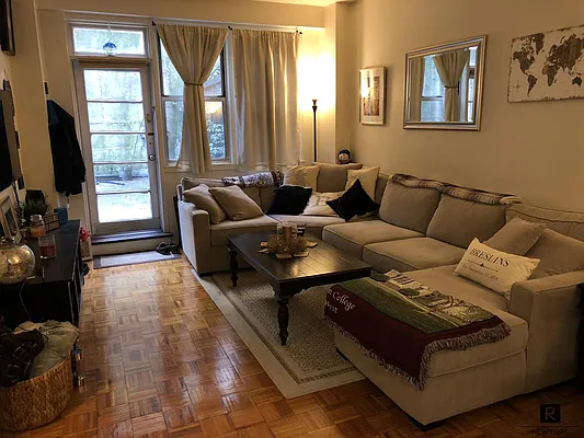 Rented by R New York | media 58