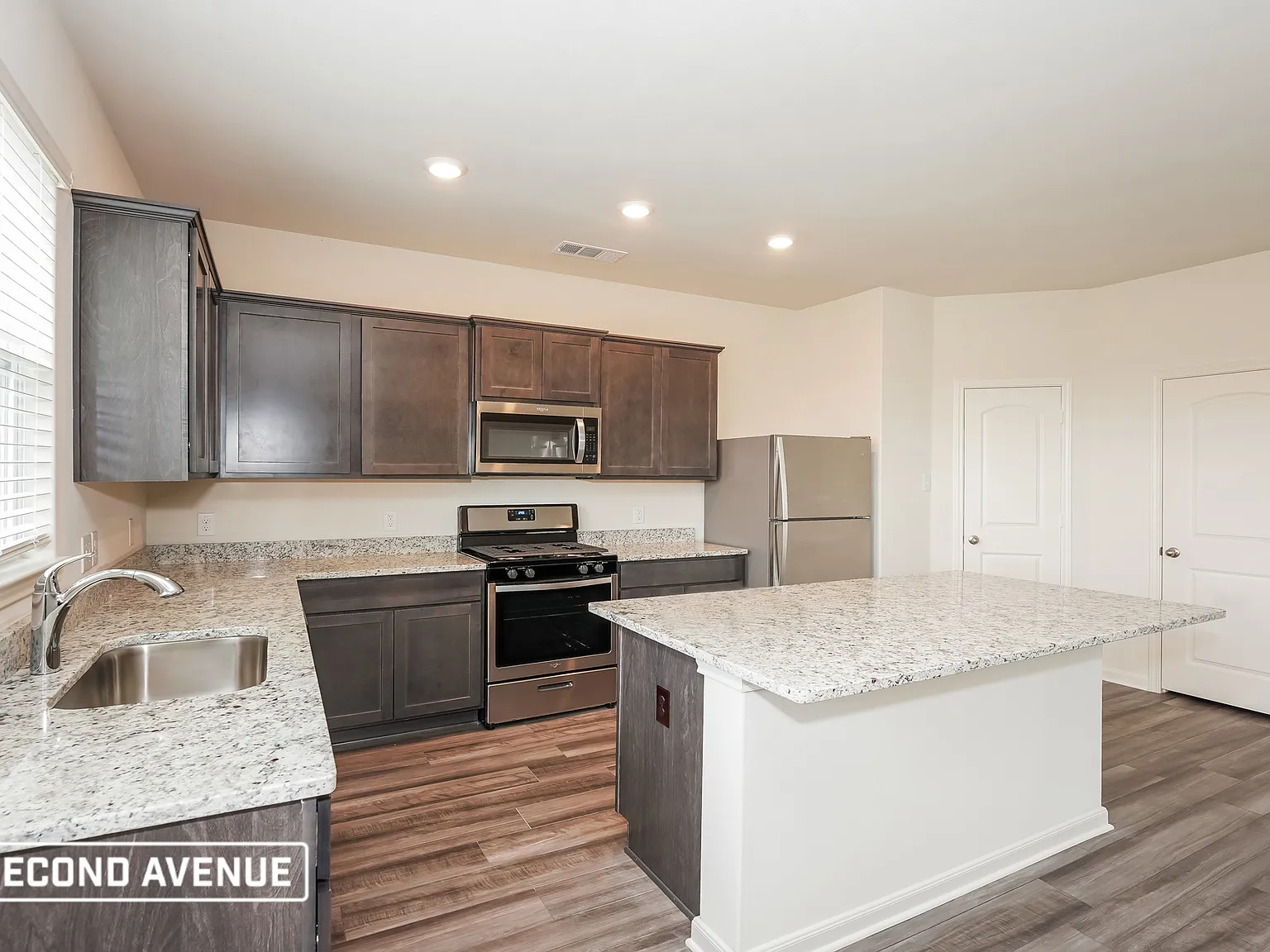 3 bed, 2.5 bath, 1707 sqft, $1,895 — Photo 3