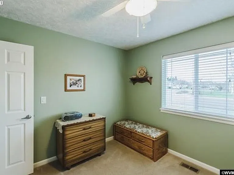 1096 Fuji Ln — Photo 16