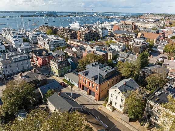 Central Newport Location! Walk to everything