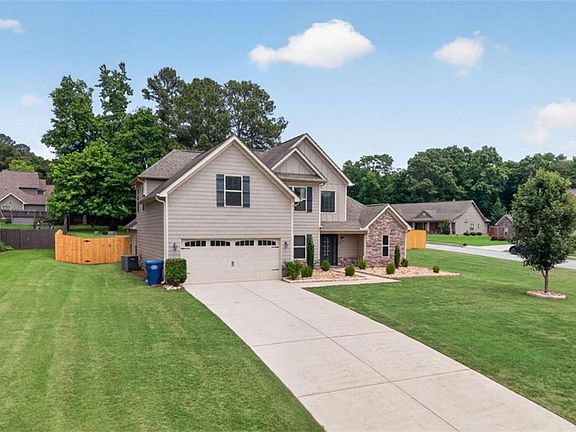 3rd image of 205 Arbor Way