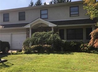 6 Barkley Ln, Nesconset, NY 11767