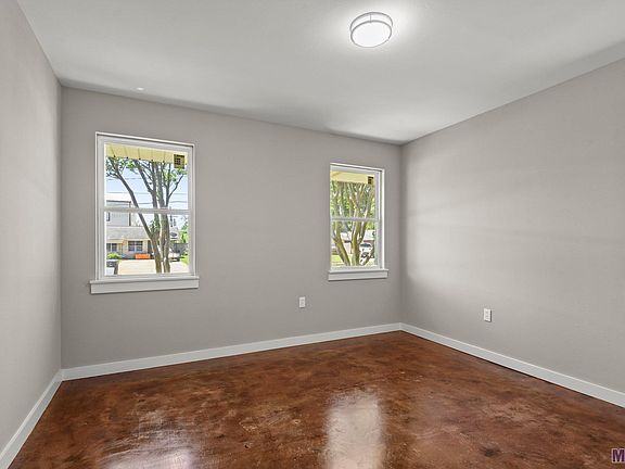 5th image of 8285 N Parkland Dr