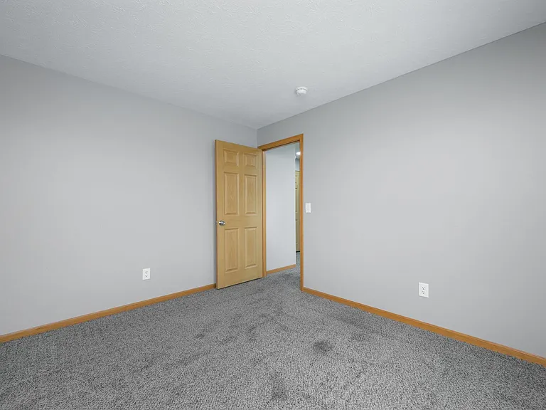 3953 & 3954 Mount Vernon Blvd — Photo 15