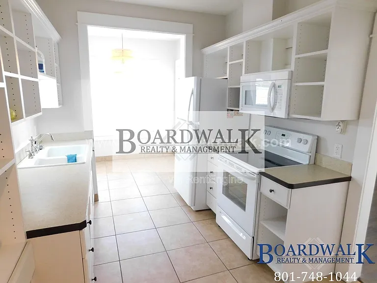 657 E Warnock Ave — Photo 18
