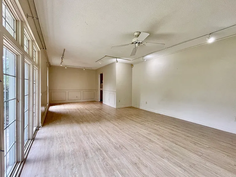 219 Green Lake Dr — Photo 17