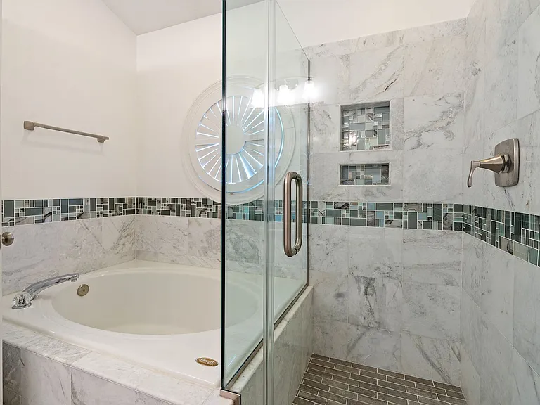 202 Greenview Dr — Photo 29