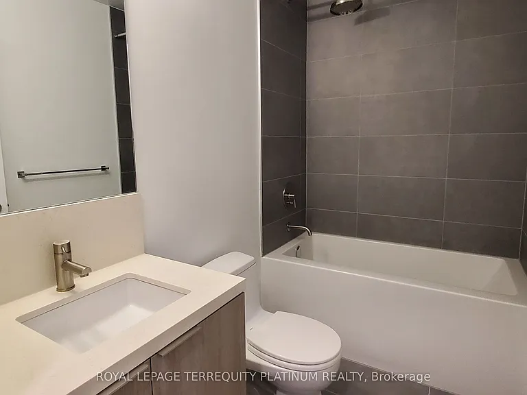 2020 Bathurst St #725 — Photo 5