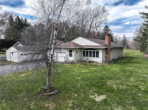 6093 Slocum Rd, Ontario, NY 14519