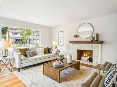 7900 Surrey Ln, Oakland, CA, 94605