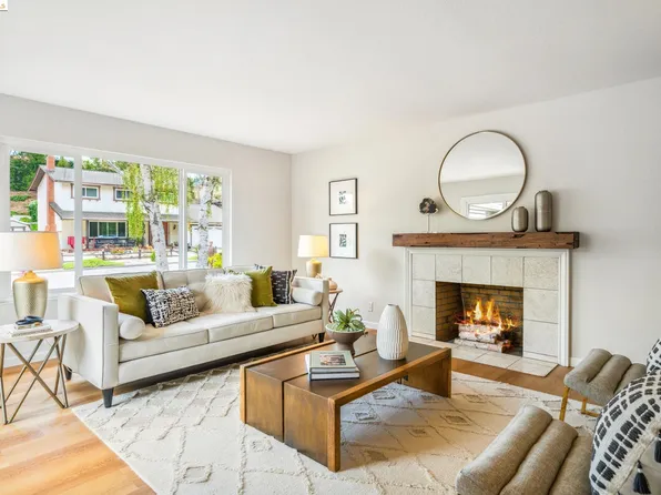 7900 Surrey Ln, Oakland, CA 94605