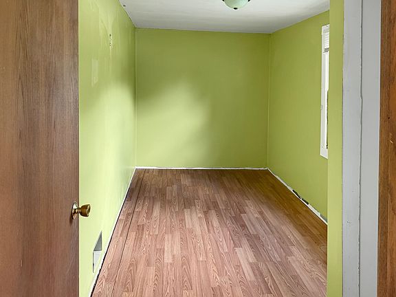 3rd image of 635 Elm St