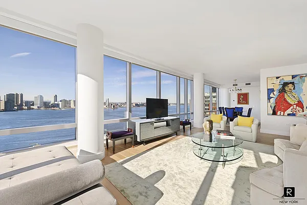 Rented by R New York | media 70