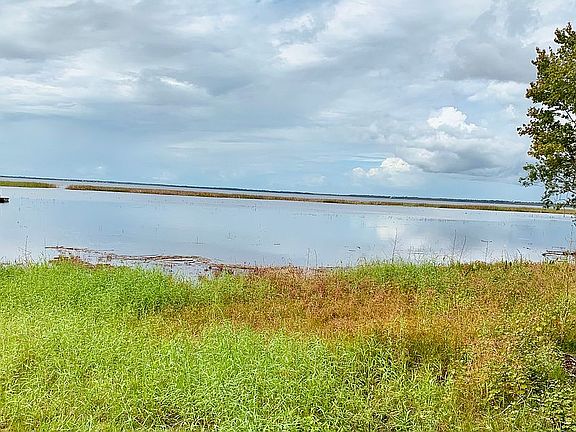 2nd image of Oak Shore Dr