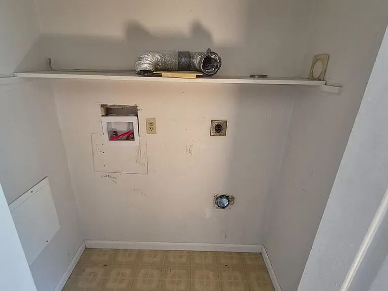 105 Williams St — Photo 8