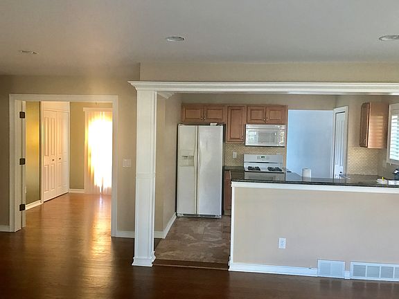 4th image of 7377 Amboy St
