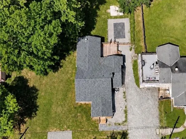 2701 Karnes Rd, Saint Joseph, MO 64505