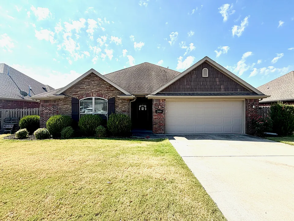 2909 W Featherock Way
