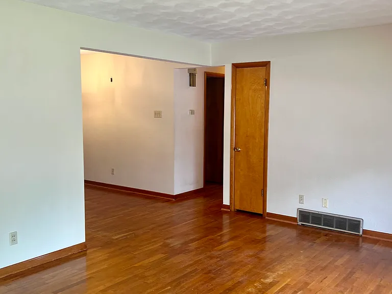 2556 Marvin St — Photo 7