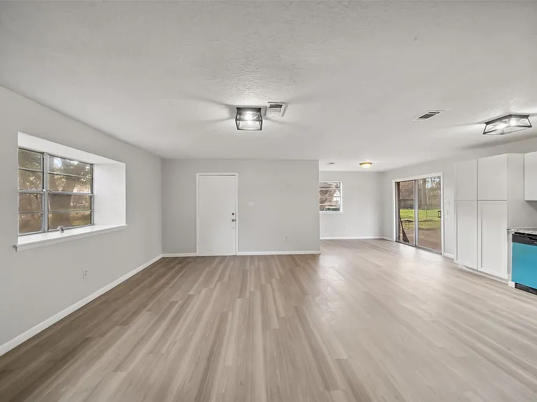602 Reverse St — Photo 10