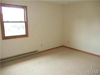 5th image of 912 Lincoln St