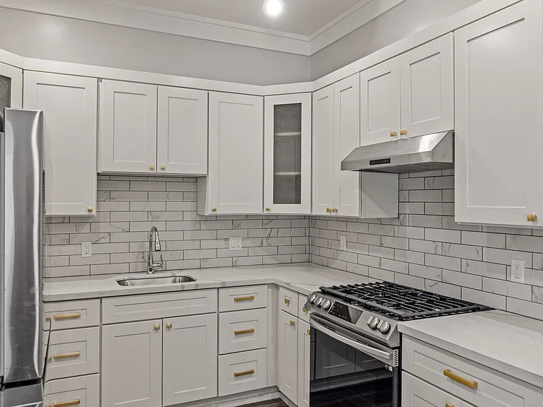 1104 Broadway Ave #1 — Photo 6
