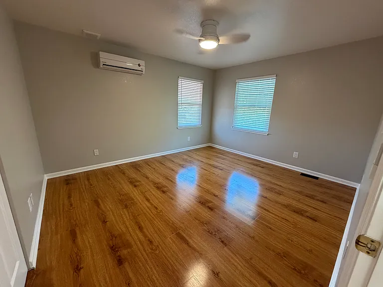 1658 Monroe St — Photo 12