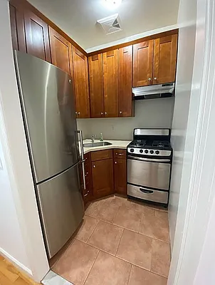 Rented by Standard Living Realty Inc | media 14