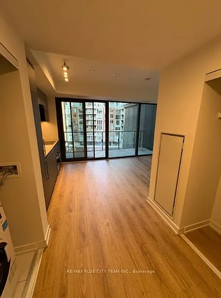 35 Parliament St #502