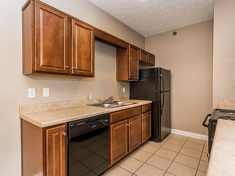 Greenbrier Apartments — Photo 29