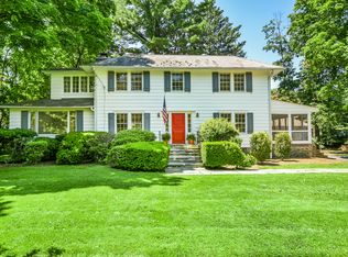 35 W Brookside Dr, Larchmont, NY 10538