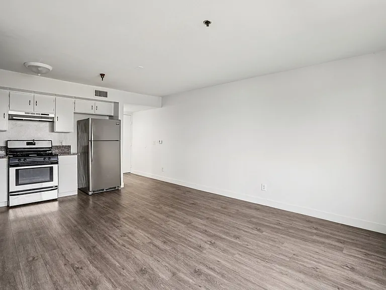 165 N Hoover St — Photo 42