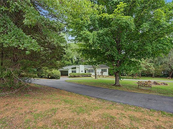 2nd image of 6 Virginia Cir